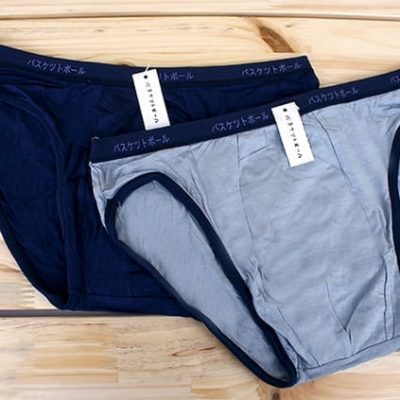 Chiếc tủ vải được thiết kế với 2 buồng riêng biệt có kích thước khác nhau. Buồng treo đồ có kích thước rộng hơn với chiều rộng khoảng 65cm giúp bạn treo được nhiều quần áo hơn, ngoài ra ngăn cuối cùng giúp bạn có thể đựng được những bộ chăn, màn đã gấp gọn gàng. Phần ngăn xếp đồ có kích thước nhỏ hơn nhưng lại được chia thành nhiều ngăn nhỏ, điều này giúp bạn có thể dễ dàng phân loại những mẫu quần áo của mình để xếp ngọn gàng và tiện lợi.