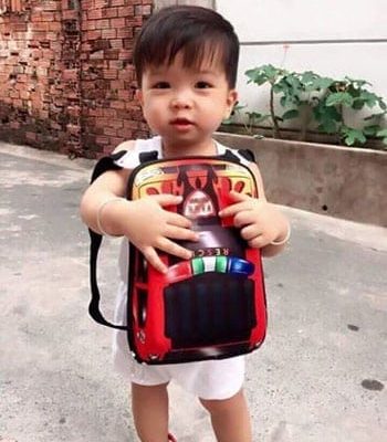 Ba lô hình ô tô cho bé