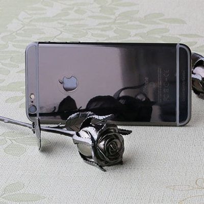 Hoa hồng mạ vàng đen