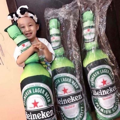 Gối ôm hình chai bia Heineken