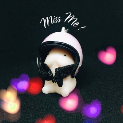 Móc khóa ” cu con ” đội nón bảo hiểm