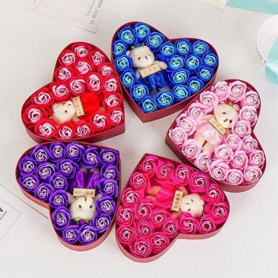 Hoa hồng sáp 18 bông hộp trái tim kèm gấu