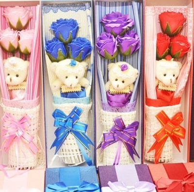 Hoa hồng sáp 3 bông có gấu