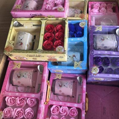 Hoa hồng sáp 6 bông kèm cốc