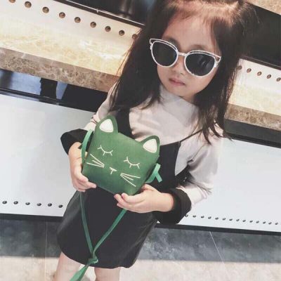Túi đeo chéo hình mèo cho bé nhận lì xì