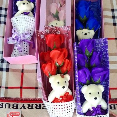 Hoa sáp thơm 5 bông có gấu