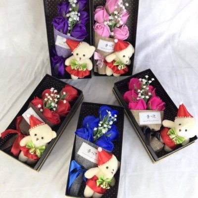 Bó hoa hồng sáp 5 bông kèm gấu hộp đẹp