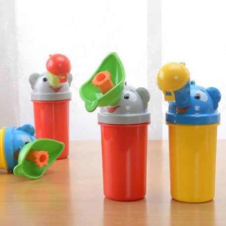 Cốc đi tiểu cầm tay cho bé