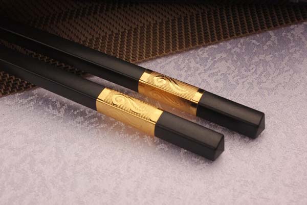 Dua-an-hop-kim-dau-boc-vang-1