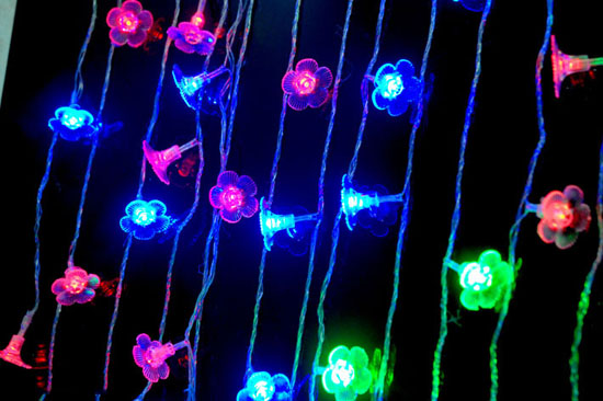 den-led-trang-tri-hinh-hoa-mai-dep