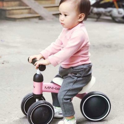 Xe đạp thăng bằng 4 bánh cho bé